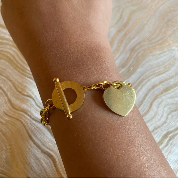 🌷$4 Bundle Add-on ~ Gold Plated Chain Bracelet w Toggle Clasp and Heart Charm - Picture 16 of 17